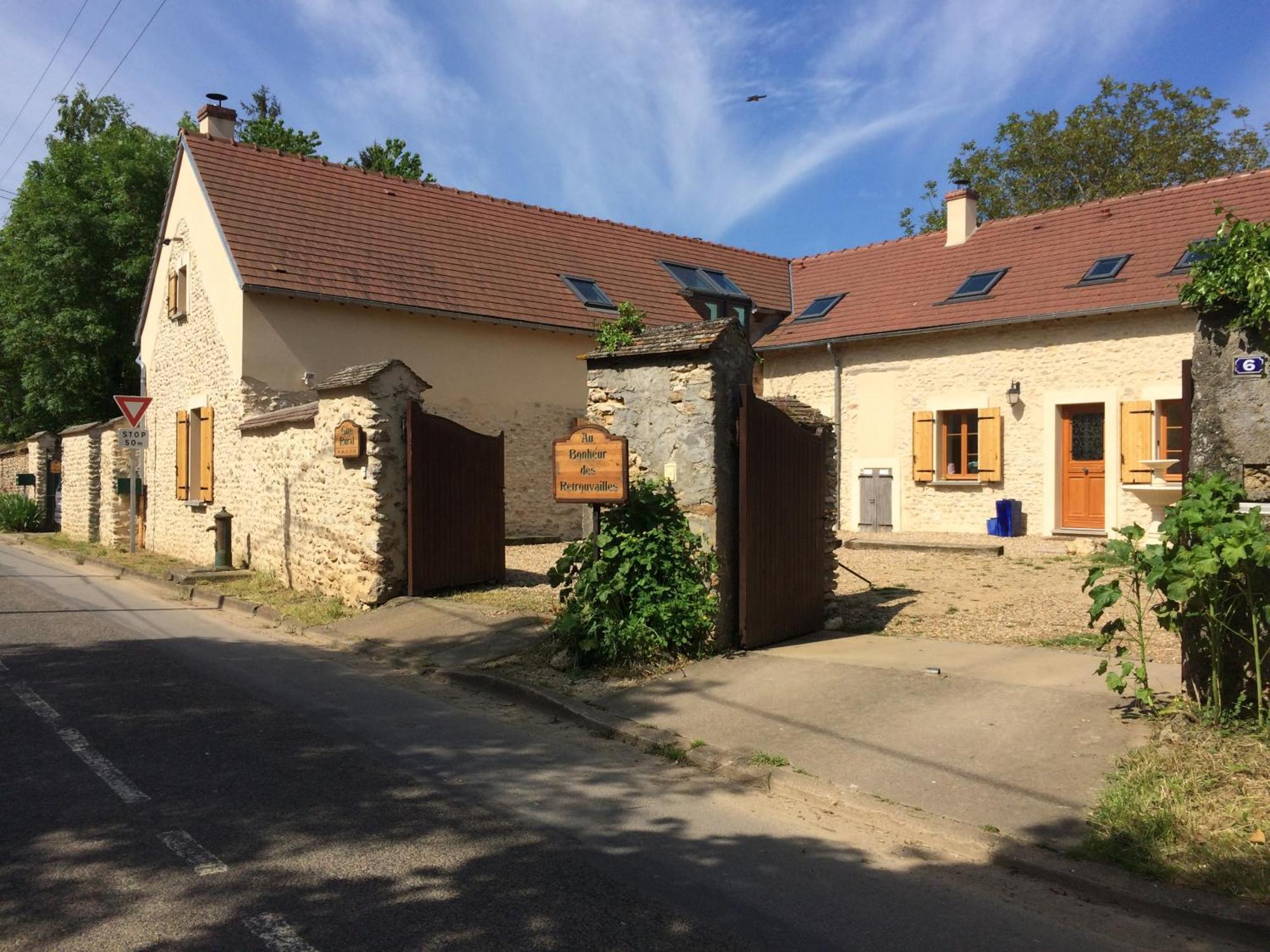 Au Bonheur Des Retrouvailles Ξενοδοχείο Denonville Εξωτερικό φωτογραφία